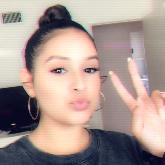 Meet your Posher, Nina! - Picture 3 of 5